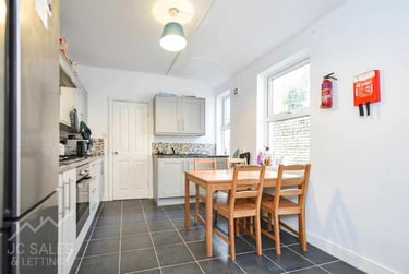 6 bed house, Fentonville Street, Sharrow, Sheffield, S118BA - Image 2