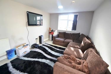 7 bed house, Cathays, Cardiff, CF244JL - Image 1