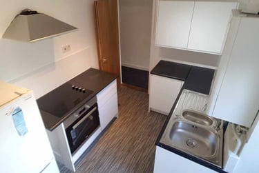 1 bed flat, Carlton Terrace, Mount Pleasant, Swansea, SA16AE - Image 1
