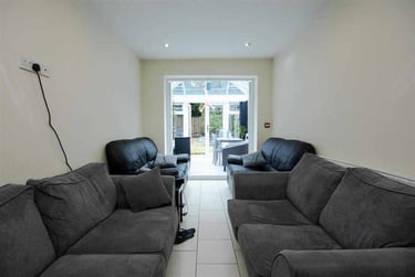 7 bed house, Hubert Road, Selly Park, Birmingham, B296ER - Image 2