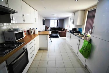 7 bed house, Cathays, Cardiff, CF244JL - Image 2