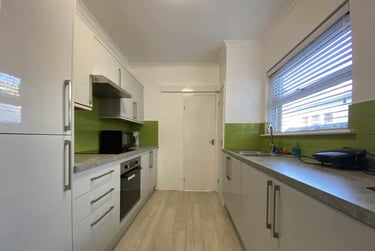 4 bed house, Cathays, Cardiff, CF244HA - Image 1