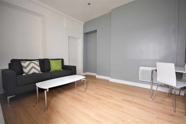 1 bed flat, Cradock Street, City Centre, Swansea, SA13HE - Image 3