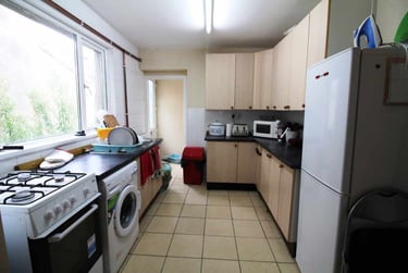 3 bed flat, Adamsdown, Adamstown, Cardiff, CF240JW - Image 3