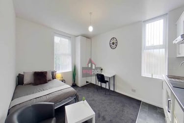 1 bed house, Salford, Ellesmere Park, M300DX - Image 1
