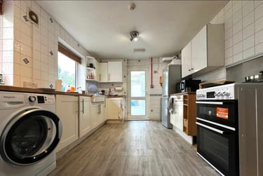 5 bed house, Cathays, Maindy, Cardiff, CF244LR - Image 1