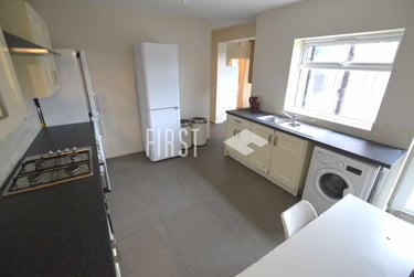 8 bed house, Avenue Road Extension, Clarendon Park, Leicester, LE23EQ - Image 1