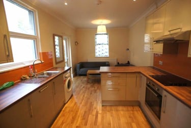 6 bed house, Cathays, Cardiff, CF244AW - Image 2