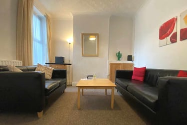 4 bed house, Cathays, Cardiff, CF244JN - Image 1