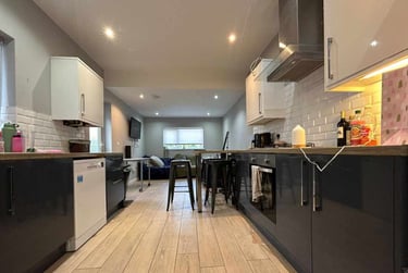 7 bed house, Roath, Plasnewydd, Cardiff, CF244RQ - Image 1