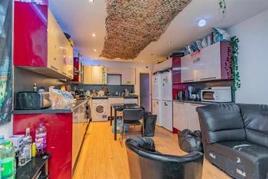 6 bed house, Dawlish Road, Selly Park, Birmingham, B297AS - Image 2
