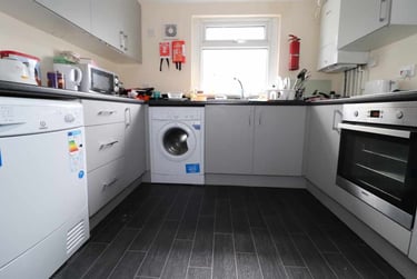 4 bed flat, Cathays, Plasnewydd, Cardiff, CF244AA - Image 2