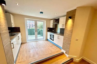 4 bed house, Cemetery Road, Sharrow, Sheffield, S118FR - Image 1