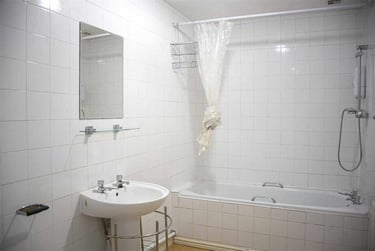 2 bed flat, 120 Raddlebarn Road, Selly Park, Birmingham, B296HQ - Image 6