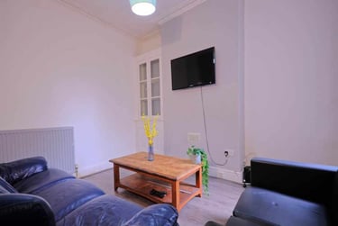 5 bed house, Kensington Fields, Kensington, Liverpool, L78SJ - Image 1