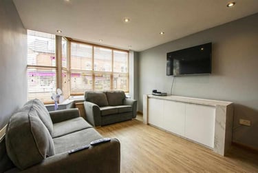 8 bed house, Raddlebarn Road, Selly Park, Birmingham, B296HH - Image 1