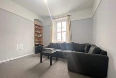 4 bed house, Cathays, Cardiff, CF244HR - Image 1