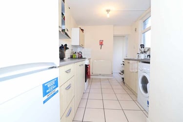 4 bed house, Cathays, Cardiff, CF244BJ - Image 2
