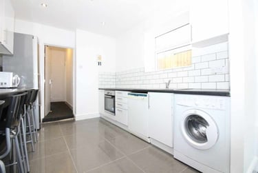 6 bed house, Cathays, Cardiff, CF244LN - Image 2