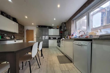 8 bed house, Cathays, Plasnewydd, Cardiff, CF244BH - Image 3