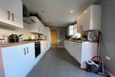 7 bed house, Cathays, Cardiff, CF244DE - Image 2