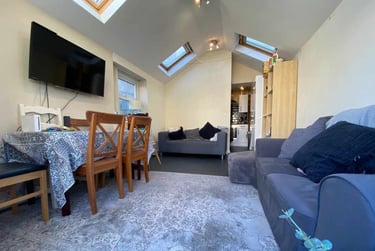 6 bed house, Cathays, Cardiff, CF244ER - Image 2