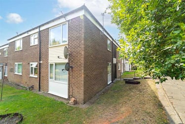 2 bed flat, Roman Way, Selly Park, Birmingham, B152SJ - Image 1