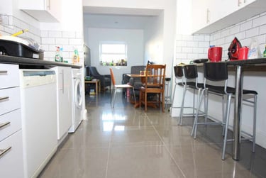 6 bed house, Cathays, Cardiff, CF244LN - Image 1