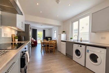 5 bed house, Cathays, Cardiff, CF244QE - Image 1