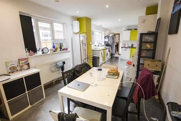 7 bed house, Hubert Road, Selly Park, Birmingham, B296EP - Image 3