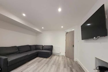 6 bed house, Cathays, Plasnewydd, Cardiff, CF244BQ - Image 2