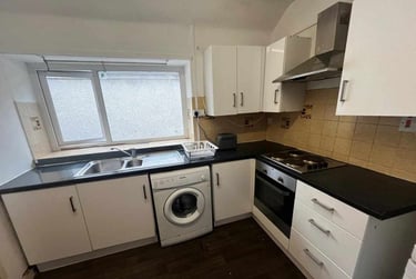 3 bed flat, Hanover Street, Mount Pleasant, Swansea, SA16BQ - Image 2