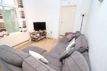 6 bed house, Cathays, Cardiff, CF244LH - Image 1