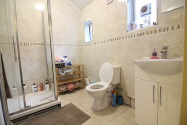 3 bed flat, Roath, Plasnewydd, Cardiff, CF243QA - Image 3