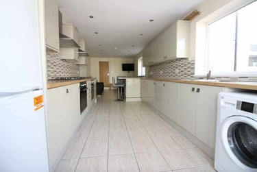 8 bed house, Cathays, Plasnewydd, Cardiff, CF244BT - Image 1