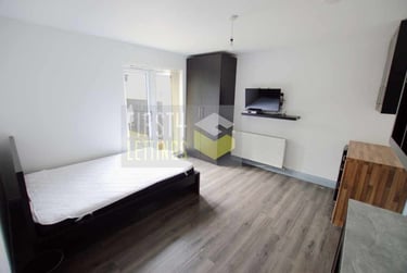 1 bed house, Welford Road, Clarendon Park, Leicester, LE26BH - Image 1
