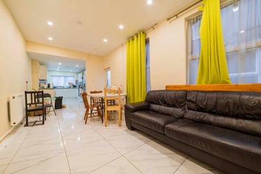 5 bed house, Cathays, Cardiff, CF244LL - Image 1