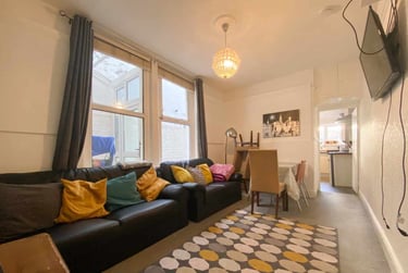 5 bed house, Cathays, Cardiff, CF244LL - Image 1