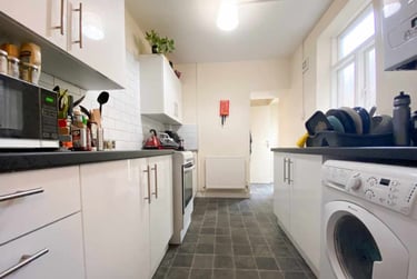 4 bed house, Cathays, Cardiff, CF244BJ - Image 1