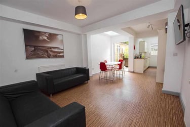 6 bed house, Hubert Road, Selly Park, Birmingham, B296ER - Image 1