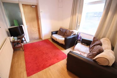 4 bed house, Cathays, Cardiff, CF244JW - Image 1