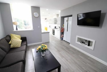 6 bed house, Cathays, Cardiff, CF244EY - Image 1