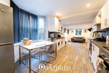6 bed house, City Road, Smethwick, Birmingham, B160NL - Image 2