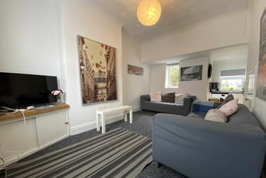 4 bed house, Cathays, Cardiff, CF244JD - Image 1
