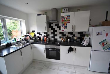 1 bed house, Cathays, Cardiff, CF244BU - Image 2