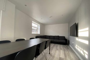 6 bed flat, Cathays, Cardiff, CF244DB - Image 1