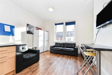 1 bed house, Ecclesall Road, Sharrow, Sheffield, S118PE - Image 1