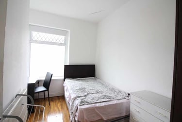 1 bed house, Cathays, Cardiff, CF244BU - Image 3