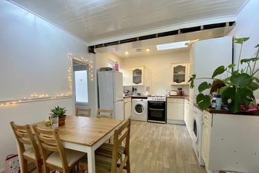 4 bed house, Cathays, Plasnewydd, Cardiff, CF244BN - Image 1