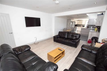 8 bed house, Heeley Road, Selly Park, Birmingham, B296DP - Image 1